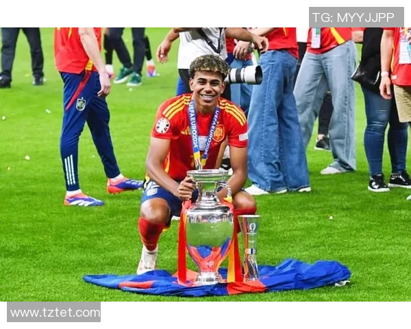 足球球星中文解析与职业生涯回顾：从球场到传奇的成长之路